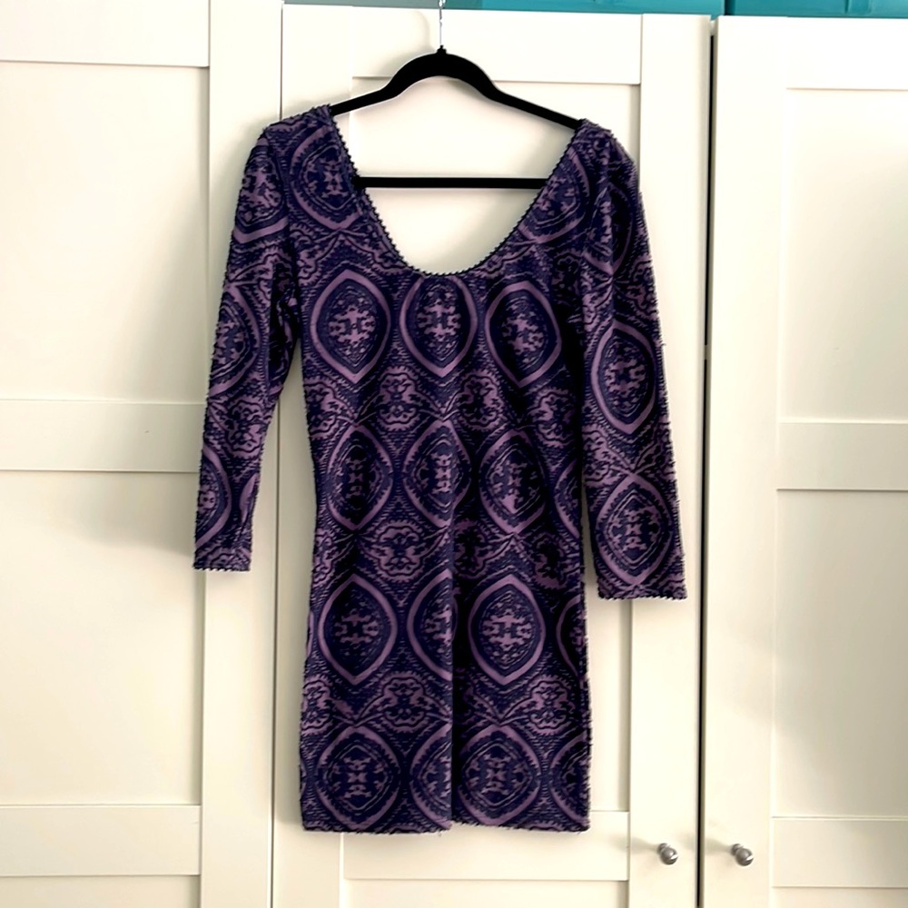 Free People Top EUC.  Double Scoop Neckline.  Fun, textured fabric.  Sz. L